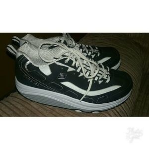 Sketchers shape ups size 9